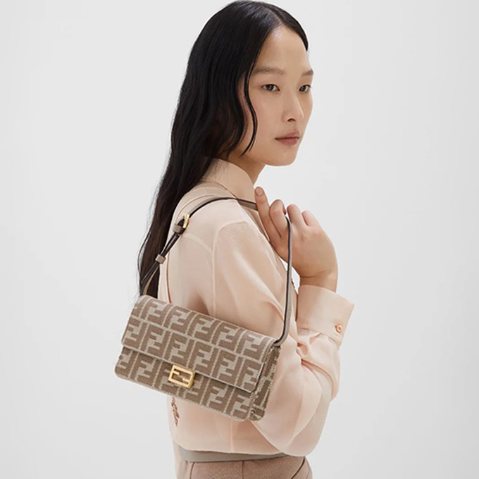 fendi baguette chain wallet crossbody handbag